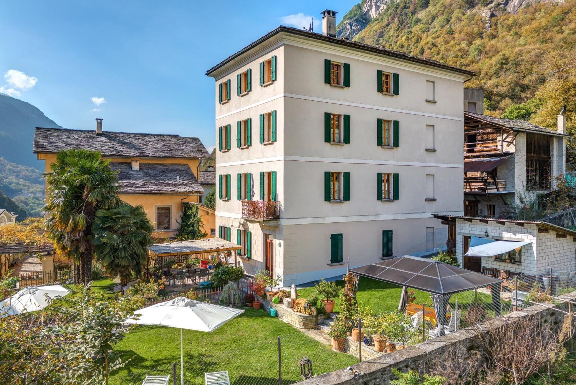 Casa Pool Tra St Moritz E Il Lago Di Como Castasegna Room photo